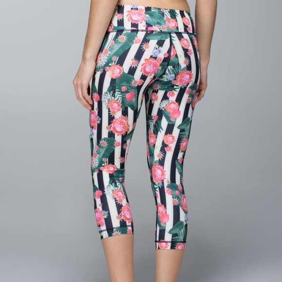 RARE Lululemon Wunder Under Cropped Leggings Floral Striped Leaves Yoga Pants - Picture 1 of 7